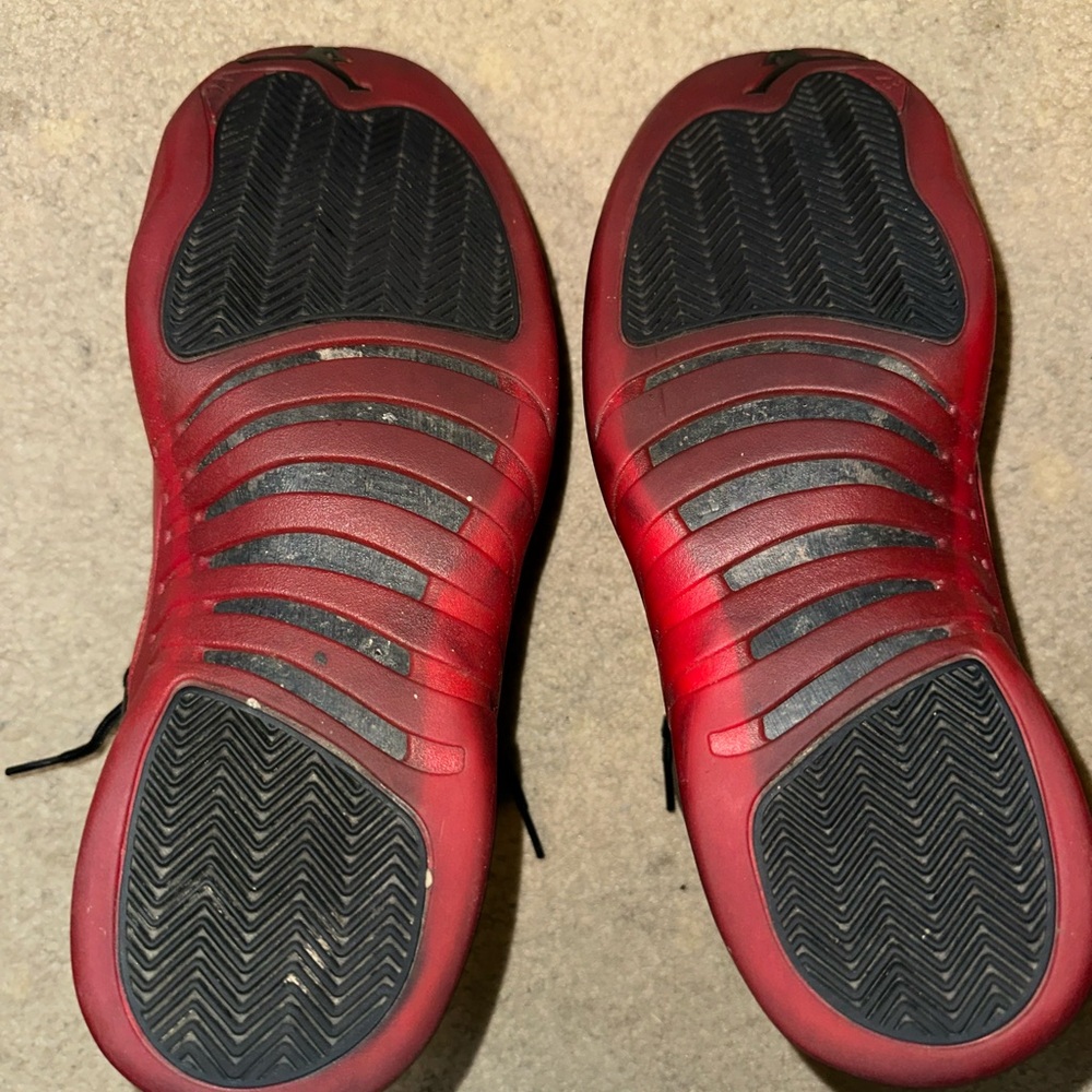 Jordan Retro flu game 12 Black & Red Sneakers - Picture 6 of 8